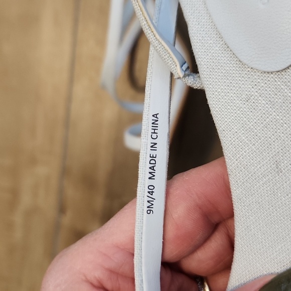 Vince Camuto Imagine periwinkle wooden block heels size 9M New in box linen - Picture 8 of 11